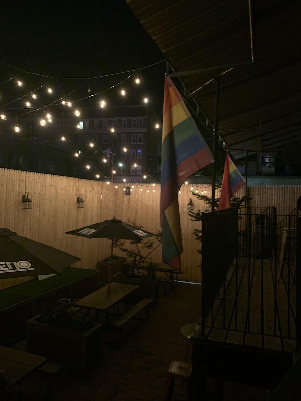 168 york street cafe 8
