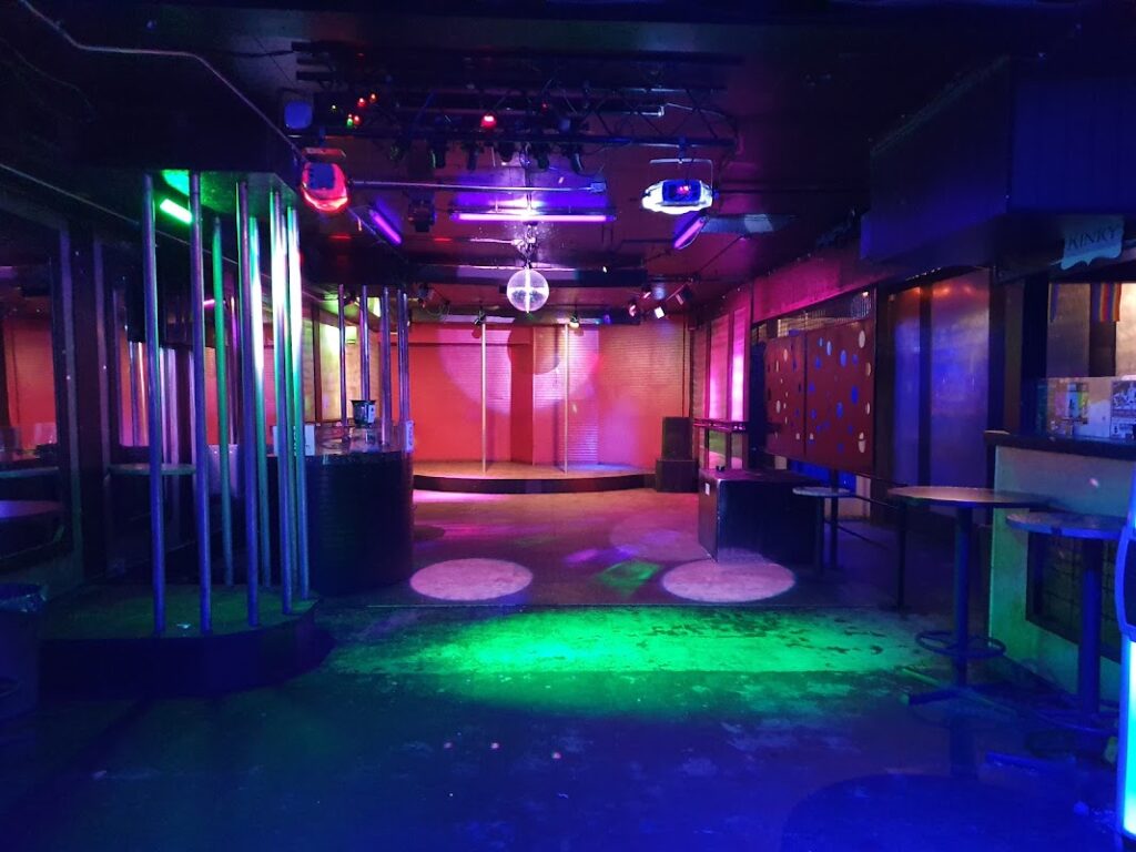5 star saloon 2 1024x768