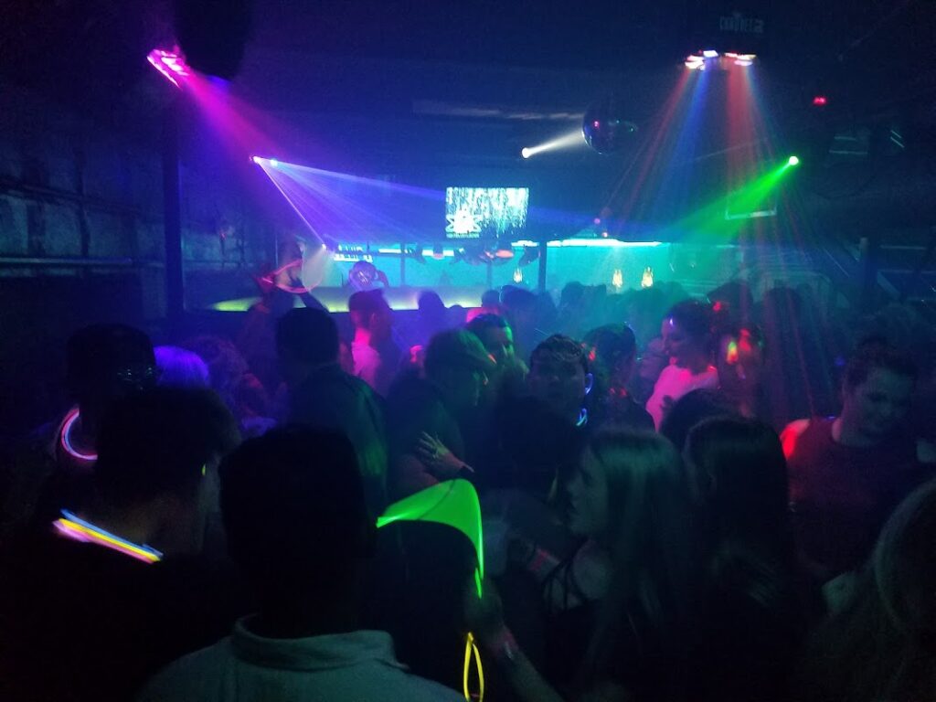 c4 nightclub lounge 9 1024x768