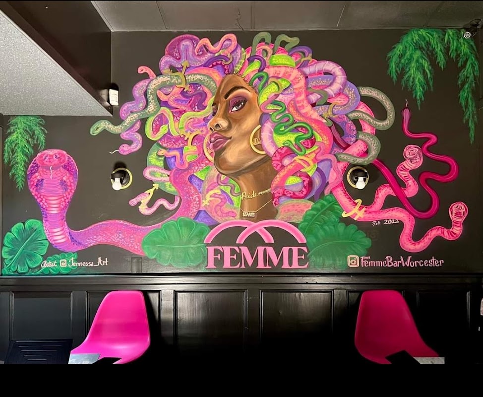 femme bar 3