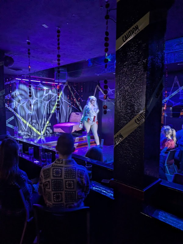 flixx lounge cabaret show bar 8