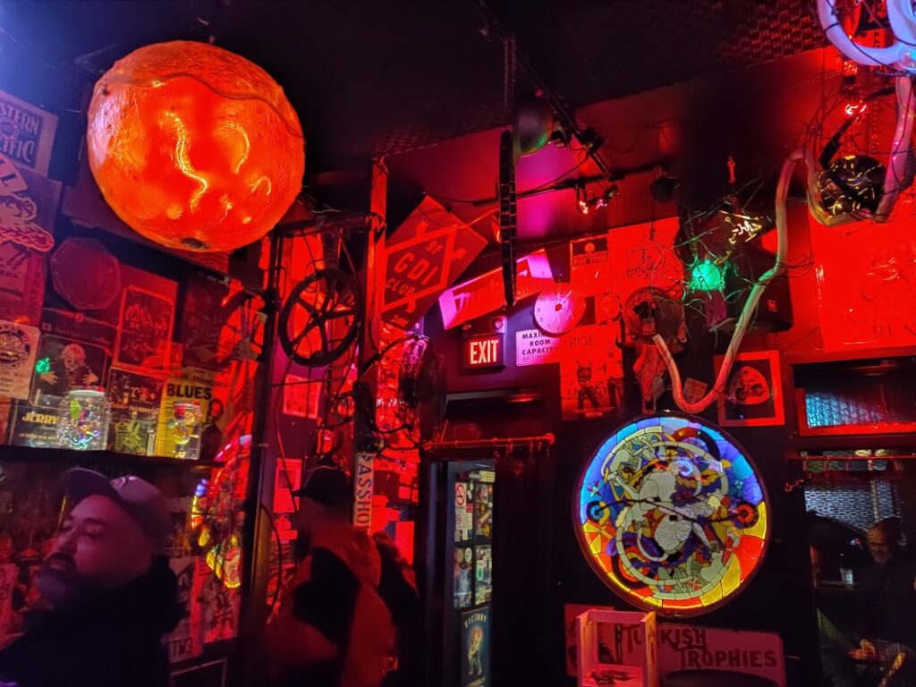 hole in the wall saloon 8 1024x768