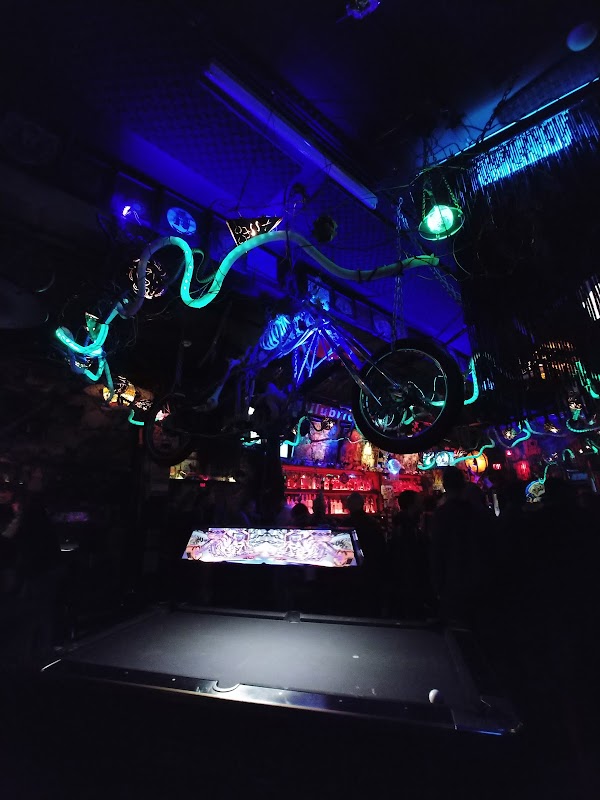 hole in the wall saloon 9