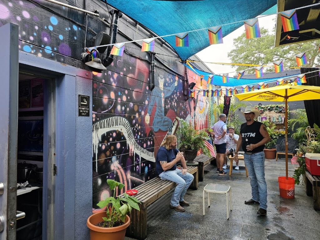 lucky star lounge 5 1024x768