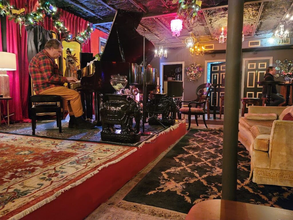 lucky star lounge 9 1024x768