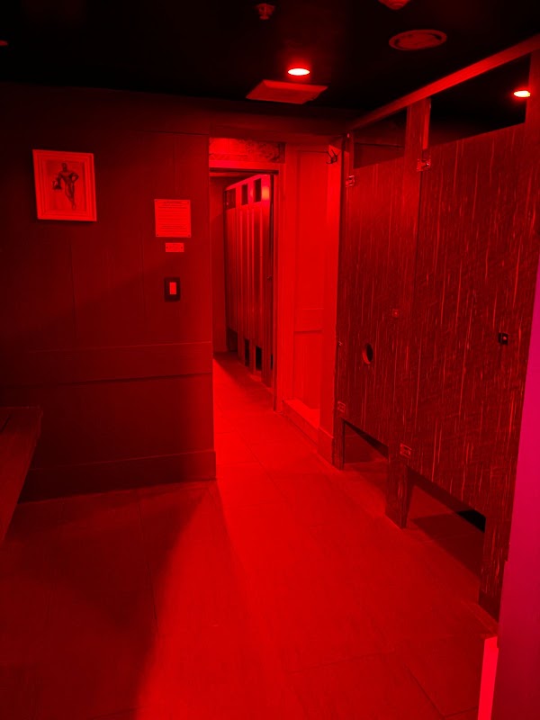 men s sauna at hotel gaythering 10