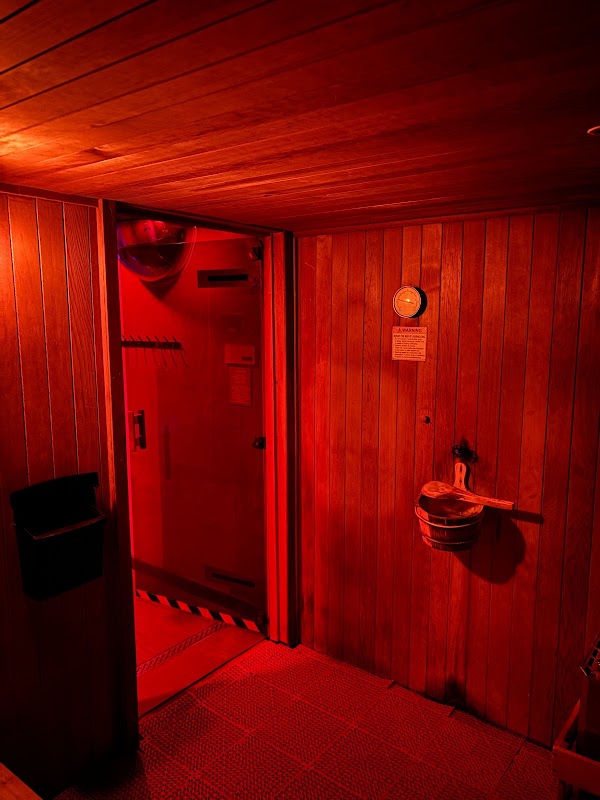men s sauna at hotel gaythering 7