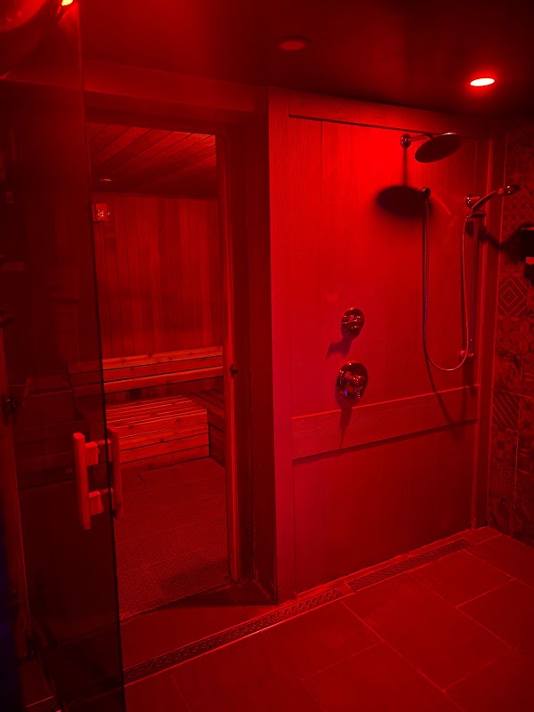 men s sauna at hotel gaythering 8