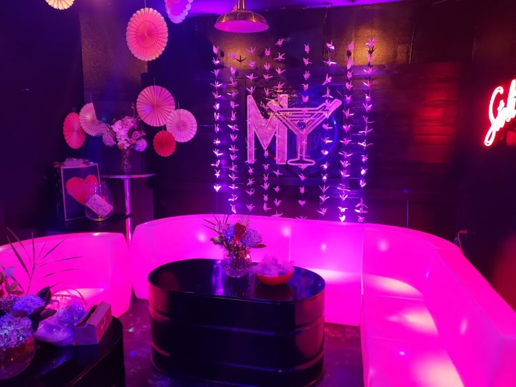my bar kona lgbtq friendly dance pool tables drag djs karaoke 9 1024x768