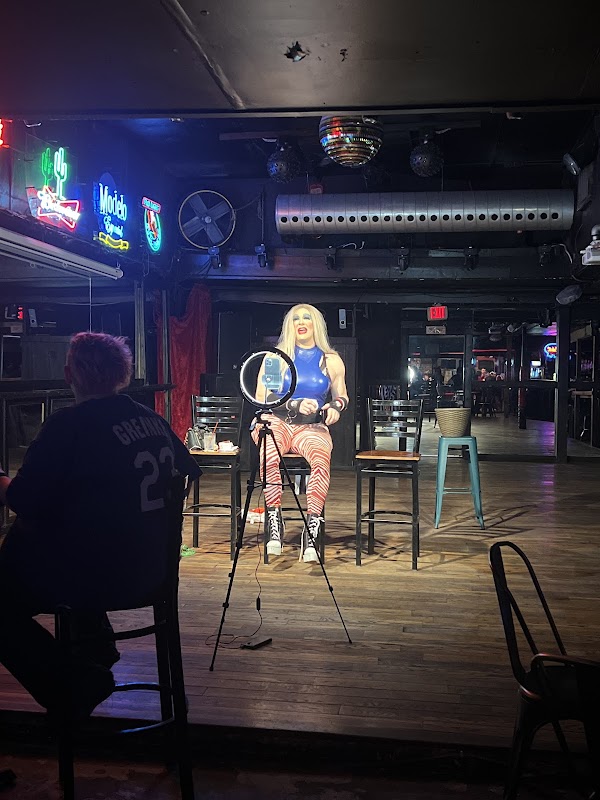side kicks saloon 2