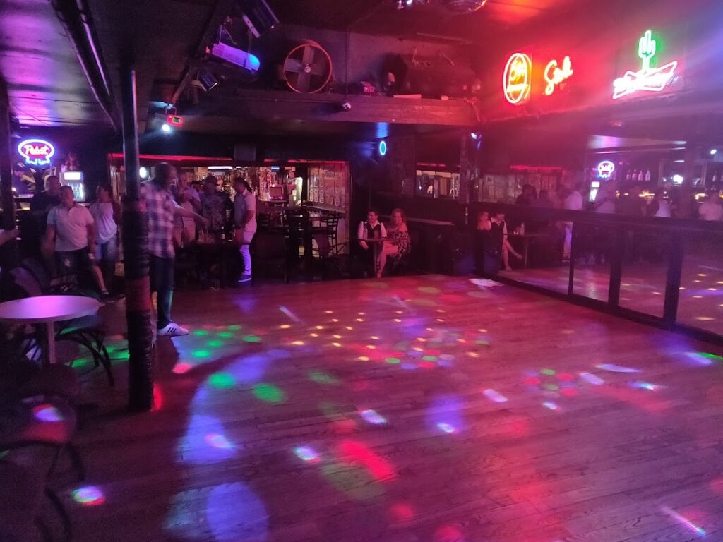 side kicks saloon 4 1024x768