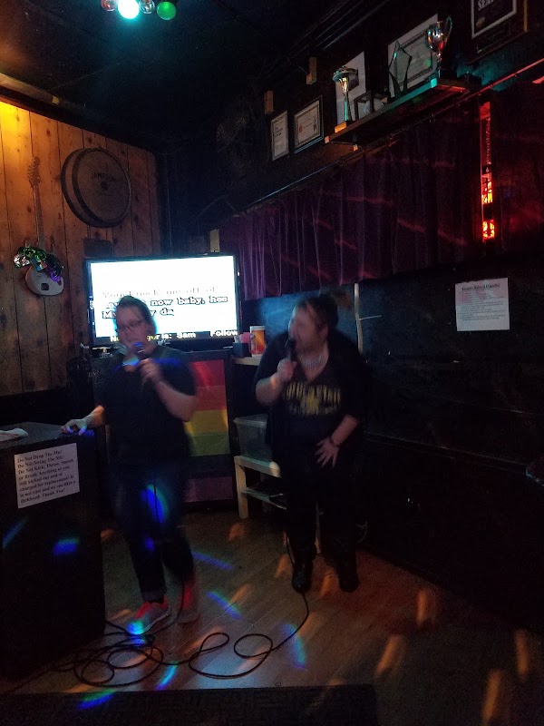 the crescent lounge 7