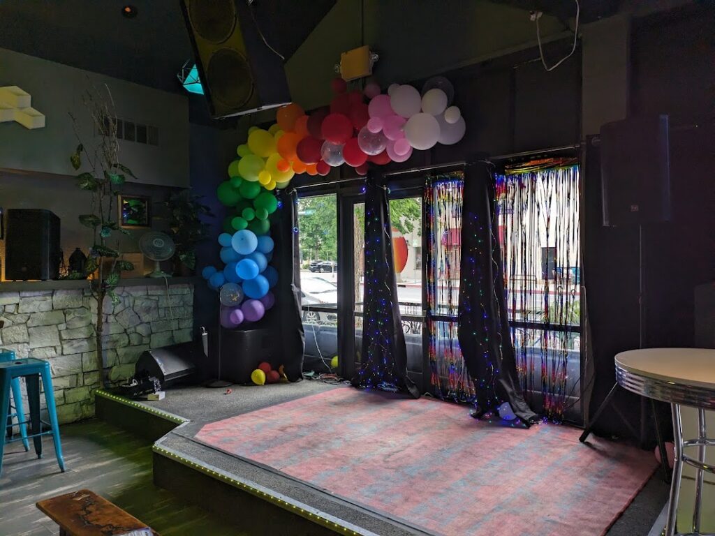 the r bar and lounge 7 1024x768
