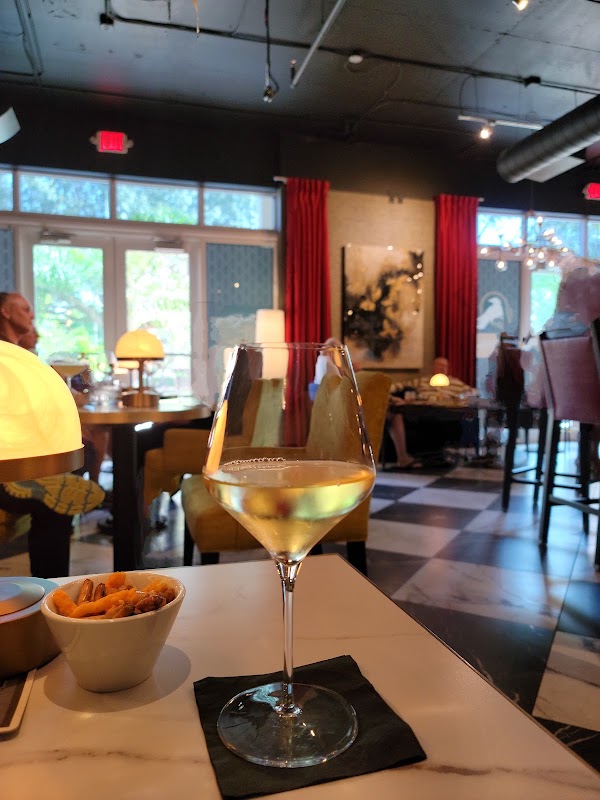 the west end lounge 2