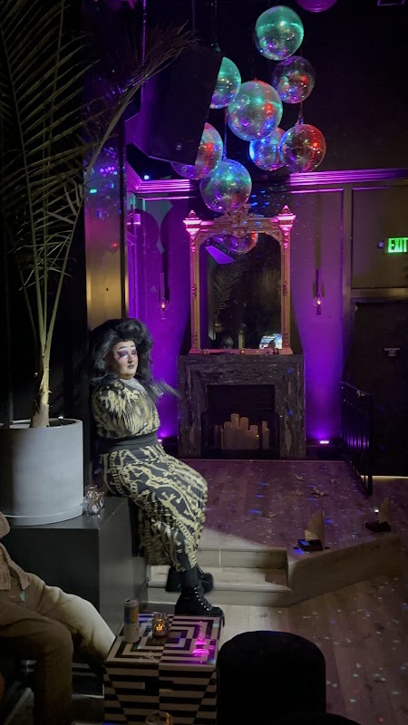 town bar lounge 6