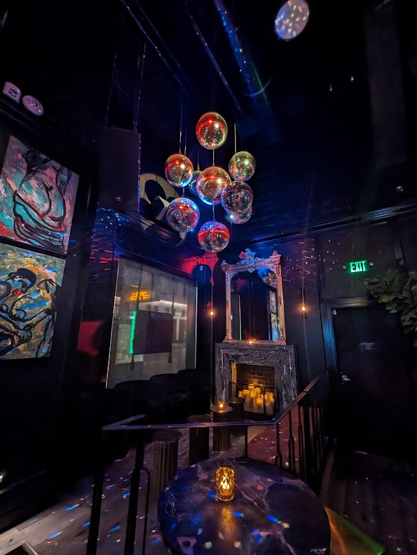 town bar lounge 7
