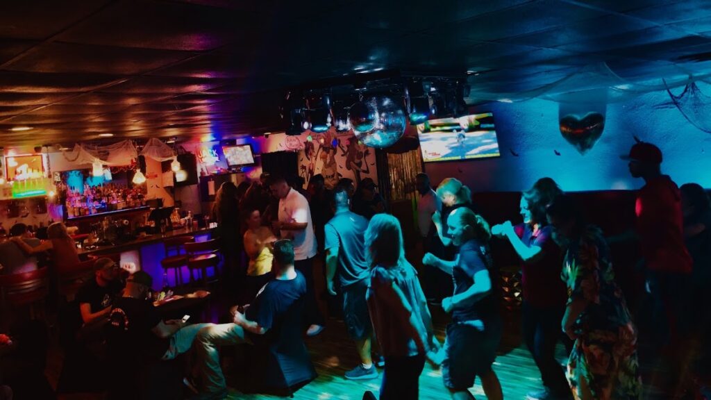 twisted rooster bar 4 1024x576