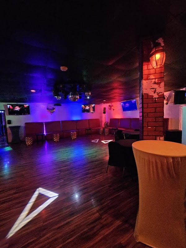 twisted rooster bar 7