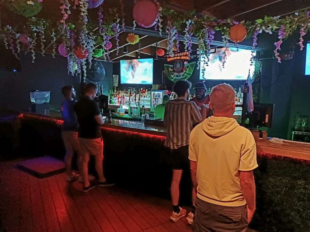 uproar lounge restaurant 8 1024x768