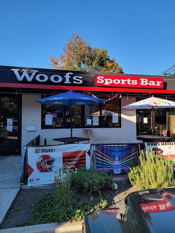 woofs sports bar 1